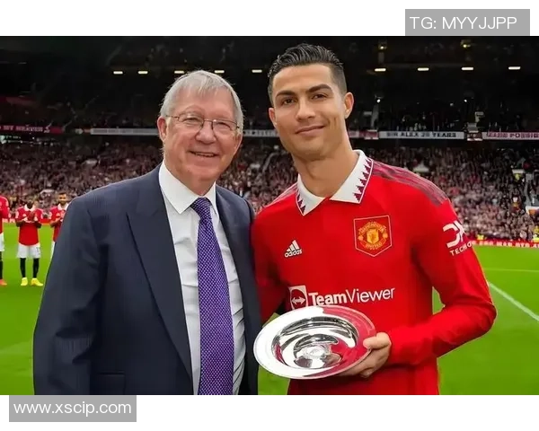 眼神斜视的足球明星如何在赛场上逆风翻盘成就传奇人生